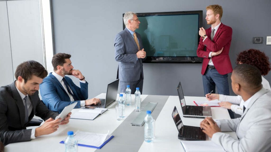 Berater-Präsentation: So erstellen Sie die perfekte Consulting-Präsentation! 4 Berater-Präsentation mit Vergleich von zwei Optionen