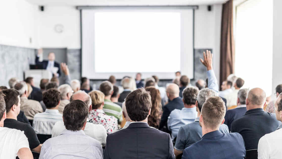 Q&A: Gestalten Sie eine erfolgreiche Fragerunde in Ihren Präsentationen – 7 hilfreiche Tipps 1 PowerPoint Fragerunde richtig gestalten Q&A